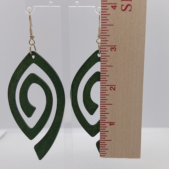 Hollow Colorful Dangle Earrings Lightweight Wooden - Picture 2 of 2